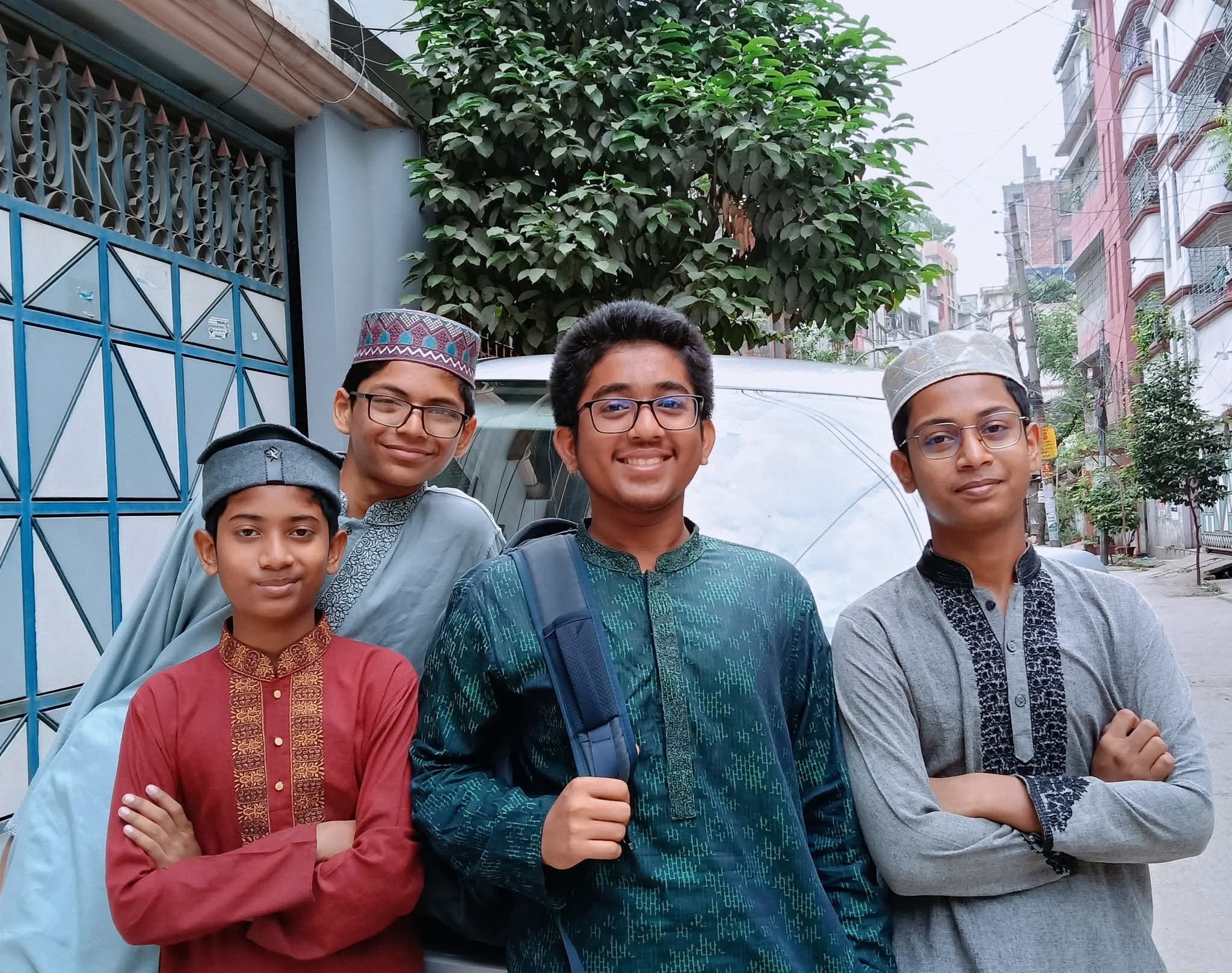 ক্লাস শেষে শিক্ষার্থীদের সুন্দর মুহুর্ত